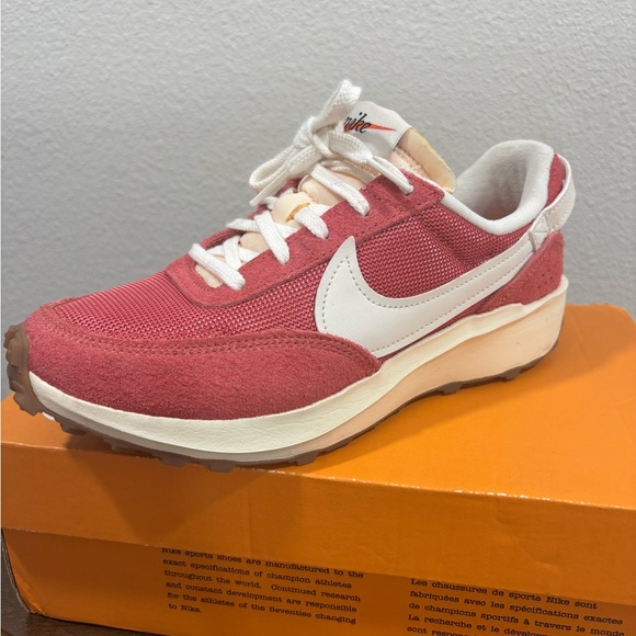 Nike Women's waffle Debut VNTG Red and White Sneakers - Picture 2 of 7